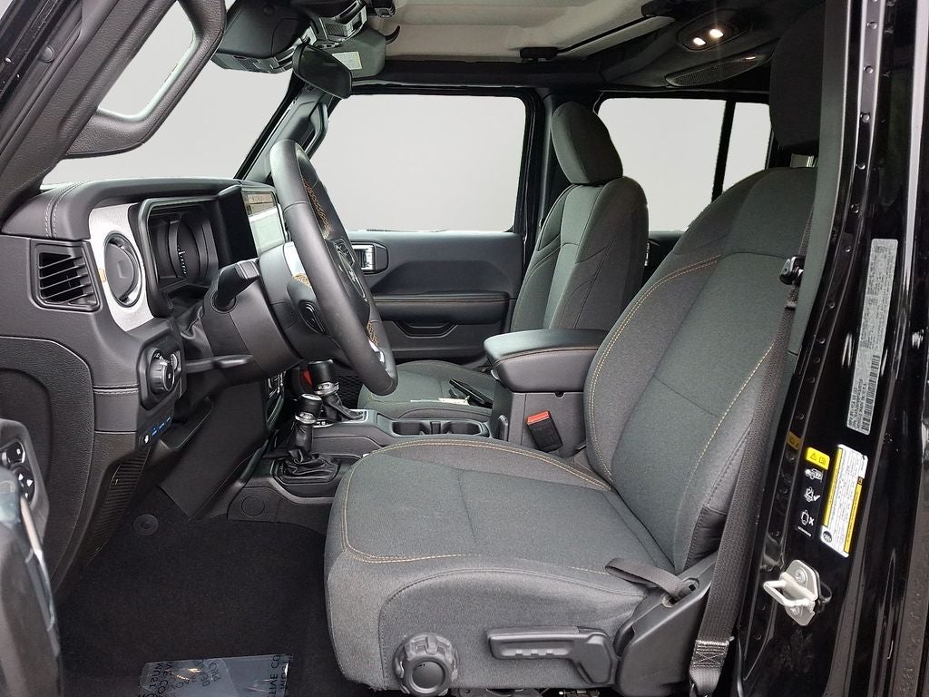 2024 Jeep Wrangler Sahara 4xe w/3-Piece Hard Top