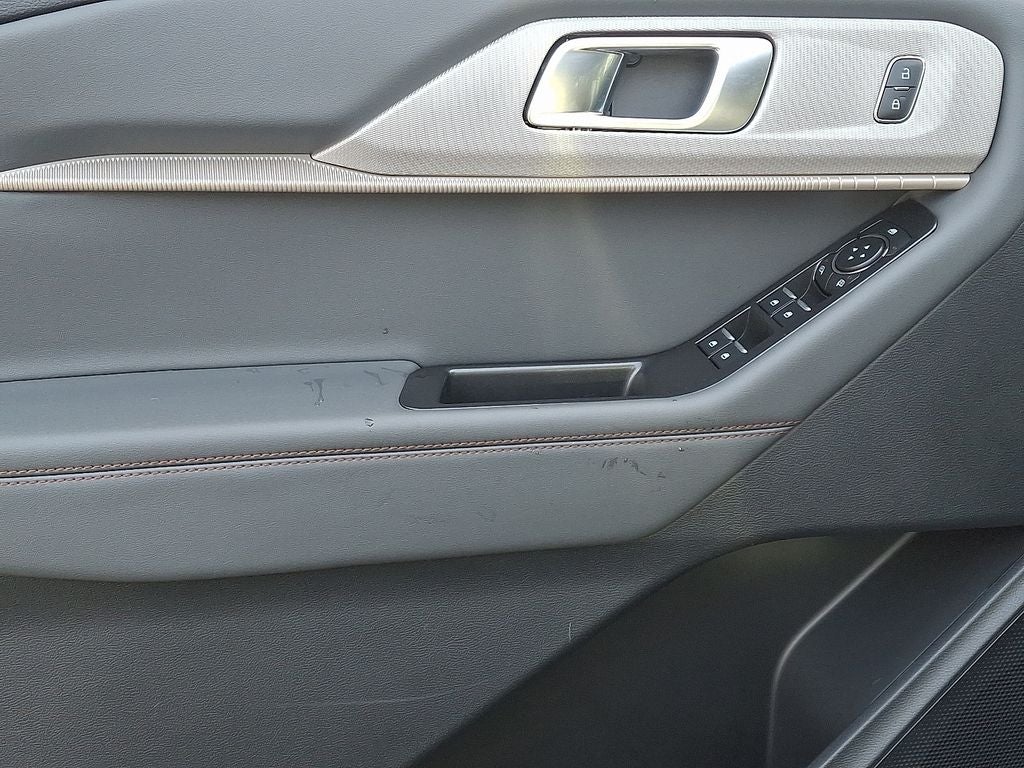 2025 Ford Explorer Active BASE