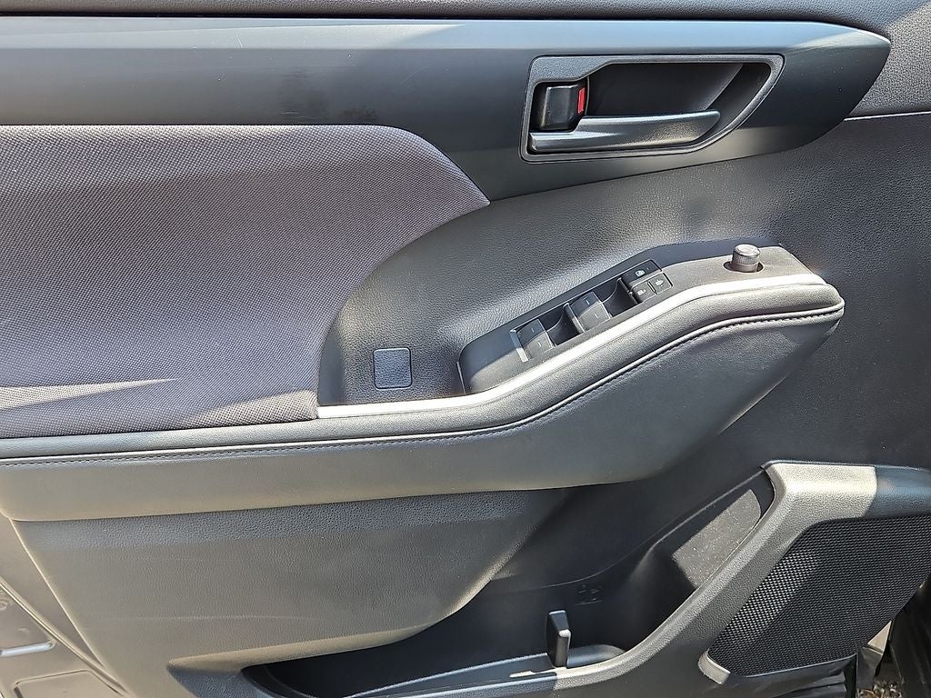 2025 Toyota Highlander LE