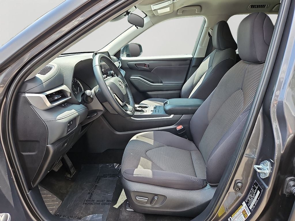 2025 Toyota Highlander LE
