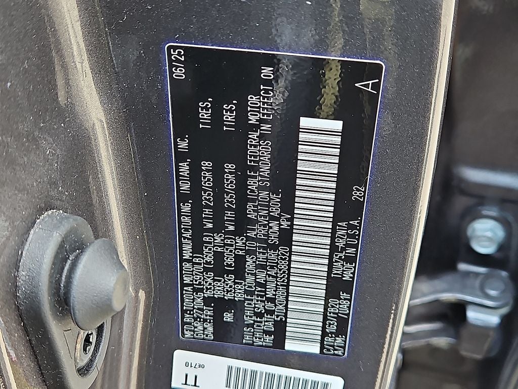 2025 Toyota Highlander LE