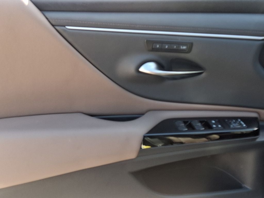 2025 Lexus ES 300h 300h