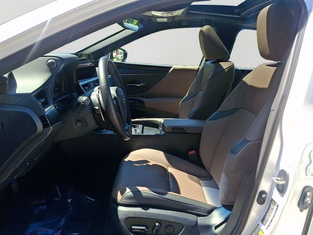 2025 Lexus ES 300h 300h