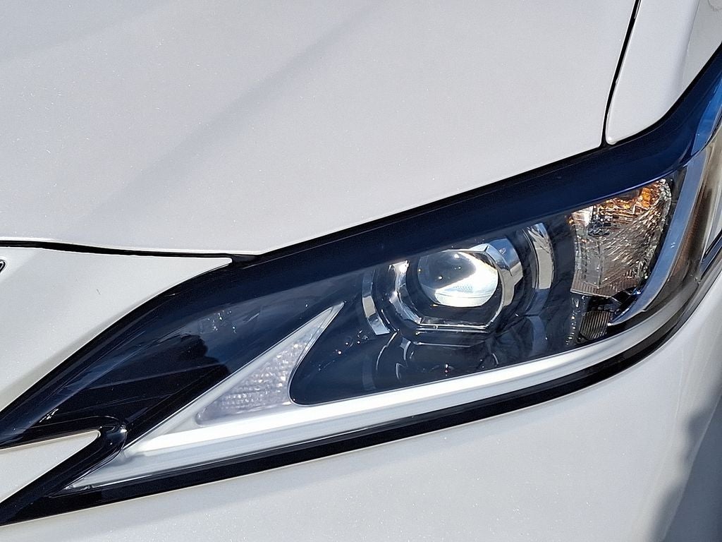 2025 Lexus ES 300h 300h