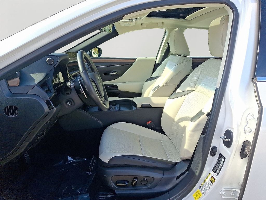 2025 Lexus ES 300h 300h