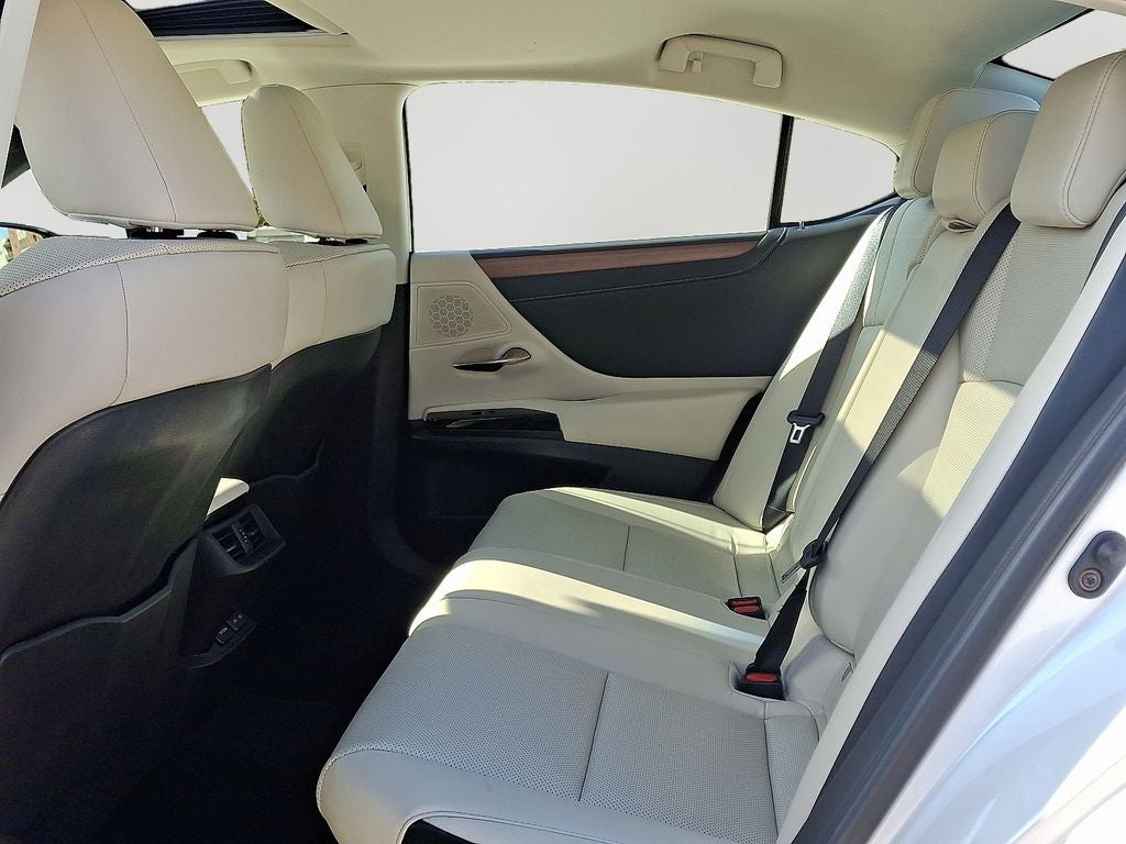 2025 Lexus ES 300h 300h