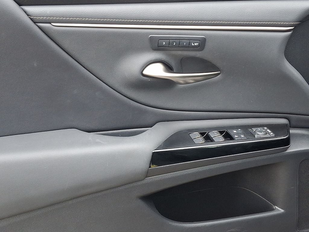 2023 Lexus ES 300h 300h