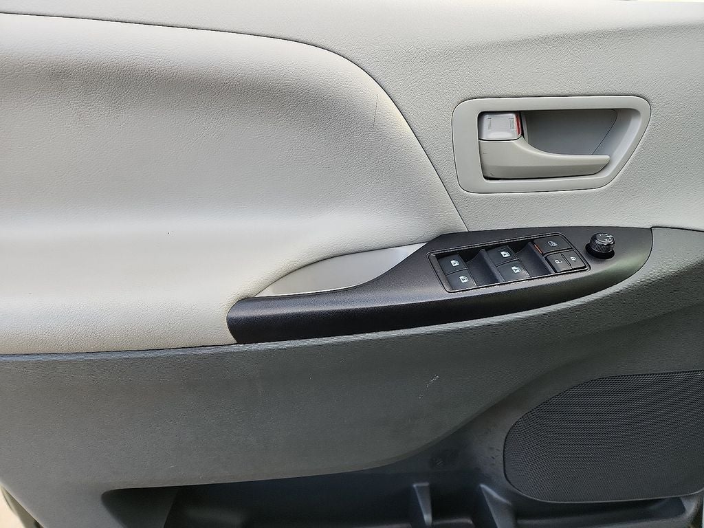 2020 Toyota Sienna L 7 Passenger