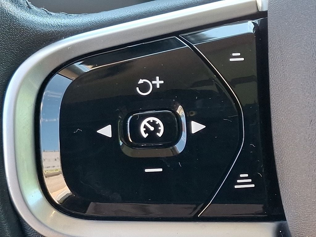 2021 Volvo XC90 T6 Momentum