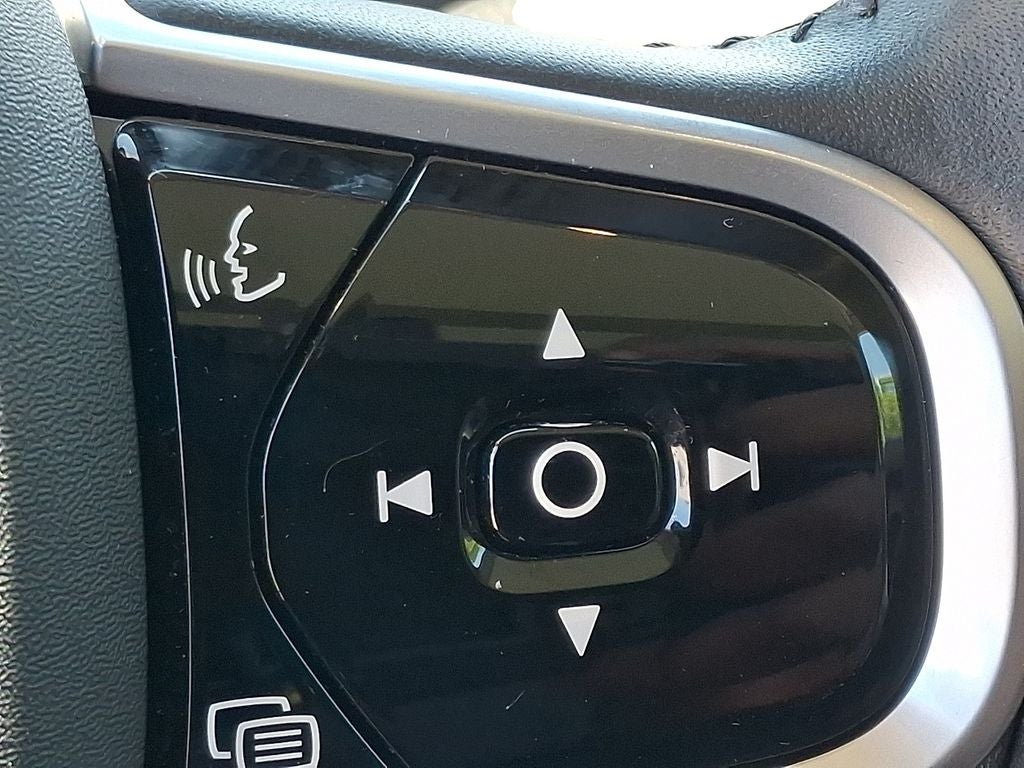2021 Volvo XC90 T6 Momentum