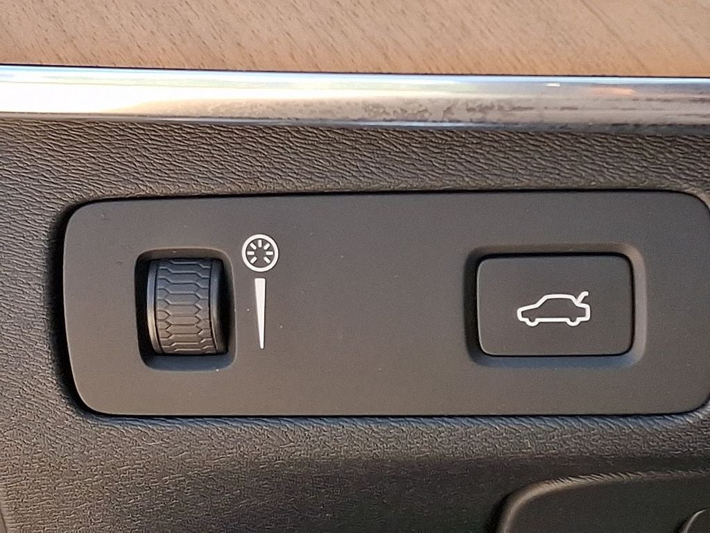 2021 Volvo XC90 T6 Momentum