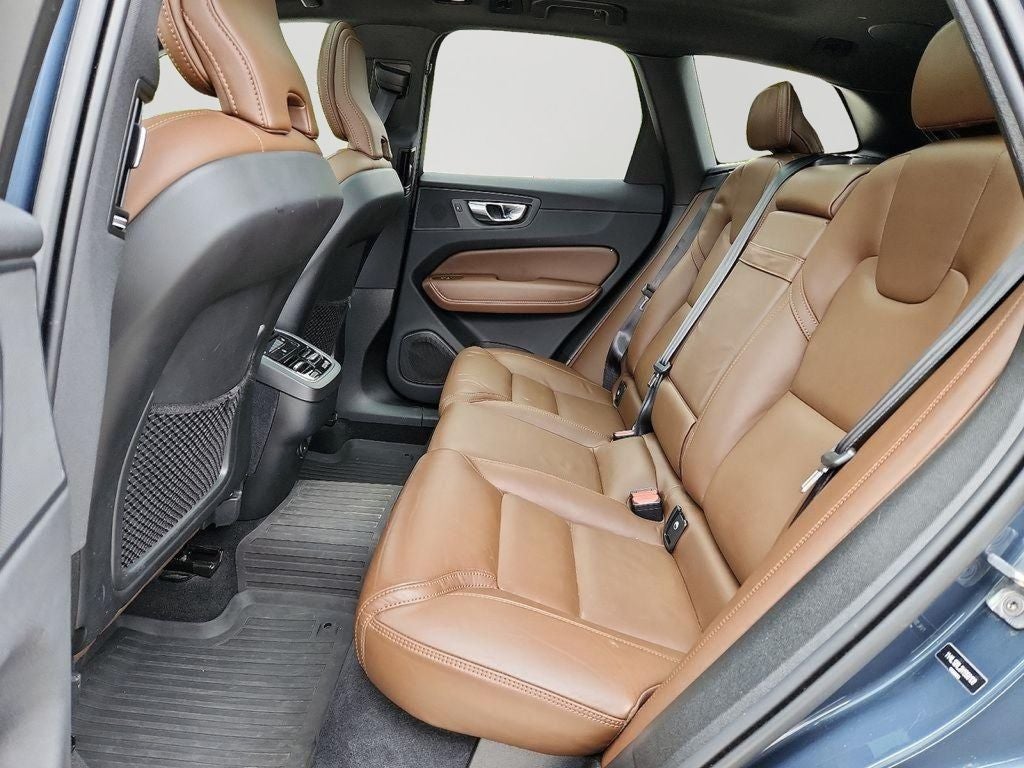 2022 Volvo XC60 B5 Inscription