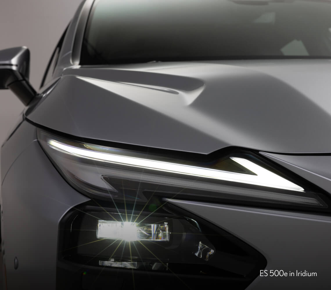 Elongated Lexus ES Exteriors for Premium Powertrain & Cabin Versatility